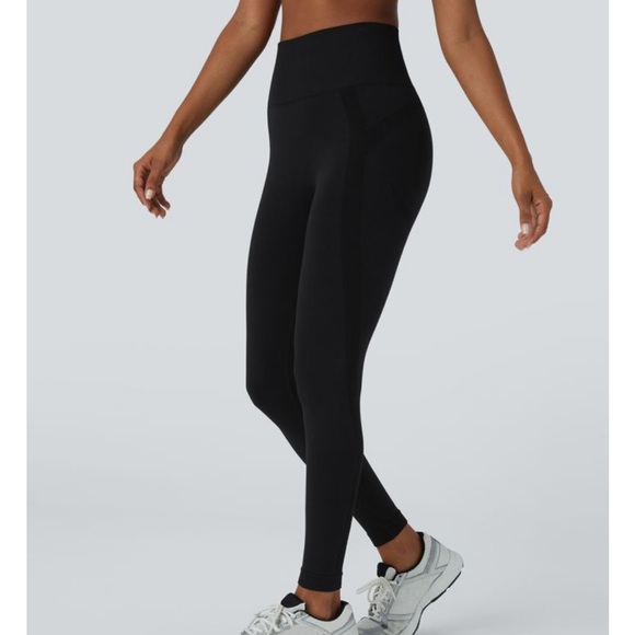HALARA Pants - Halara OneForm Seamless Flow High Waist Ruched 7/8 Leggings